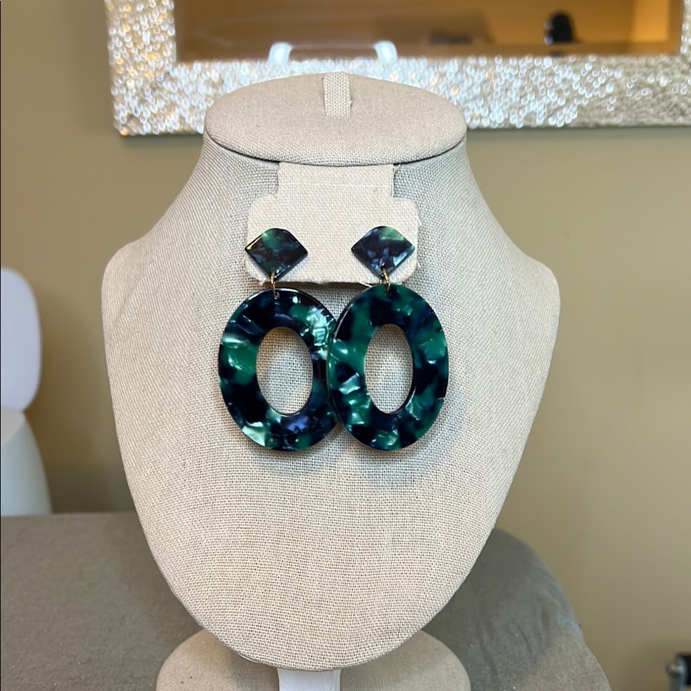 Emerald Tortoiseshell Oval Drop Earrings | Statement Dangle Earrings - Picture 2 of 5